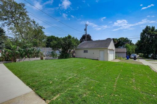 31-web-or-mls-1278-Hubbard-Ave-31.jpg