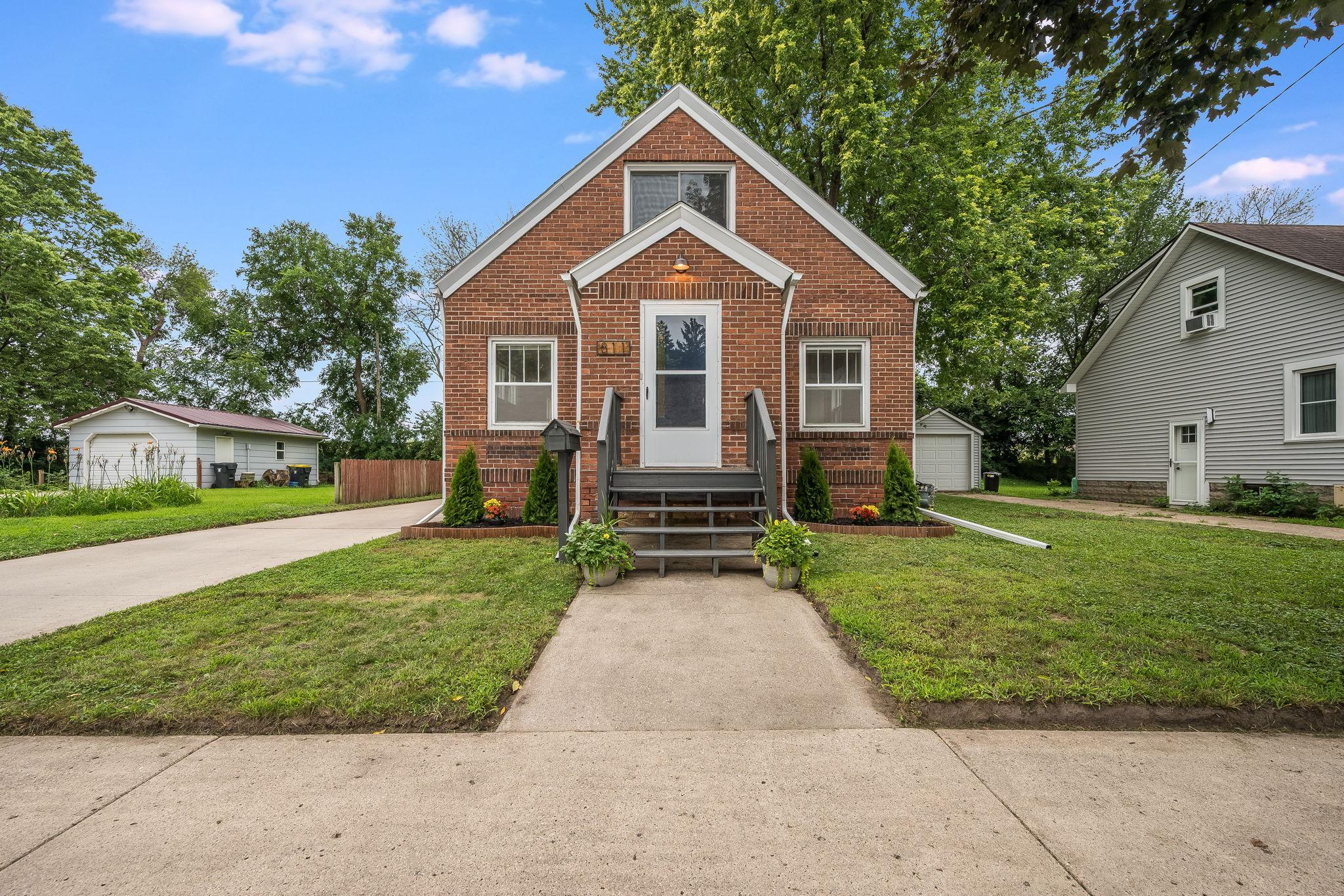 811 South Ave North Mankato MN-01.jpg