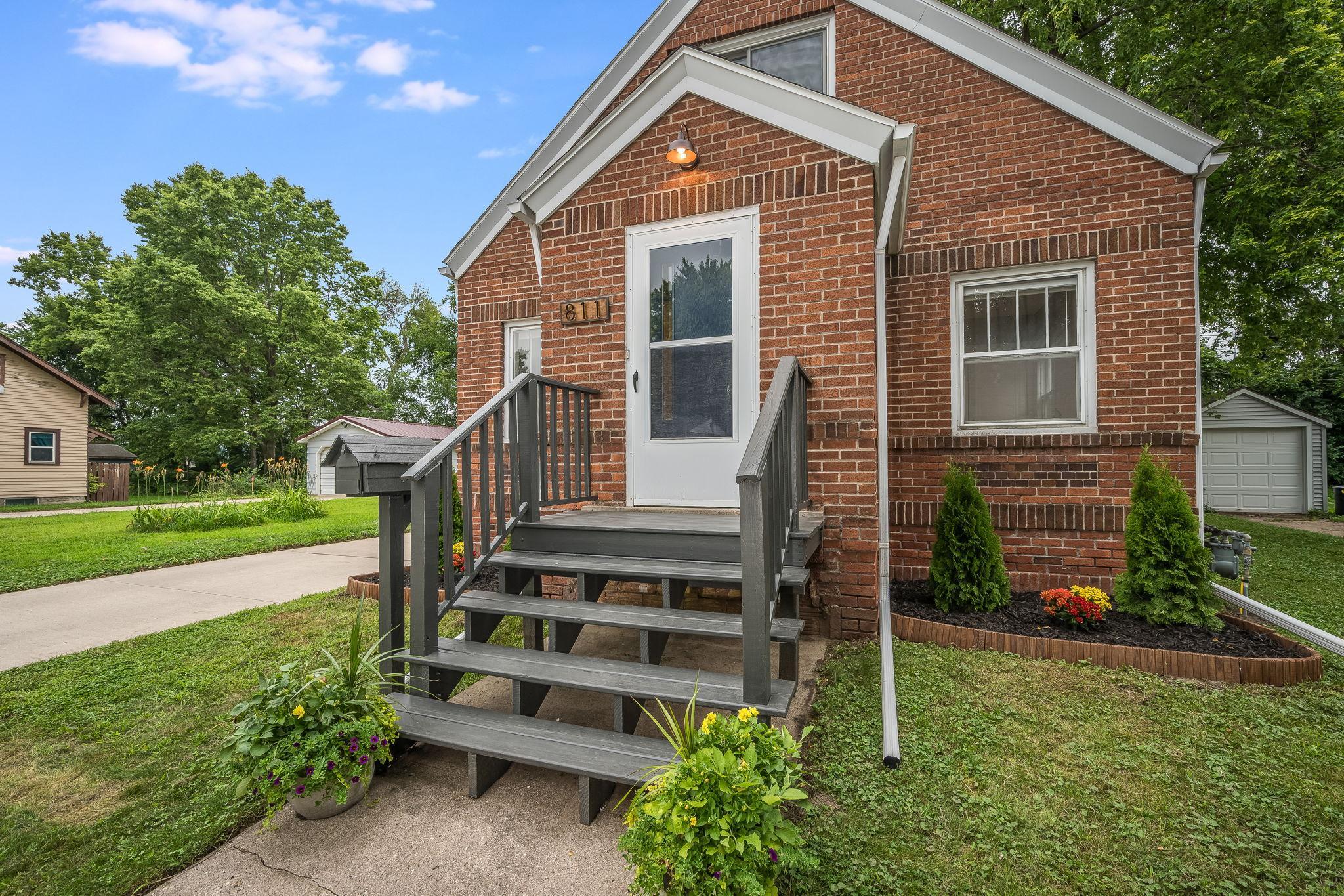 811 South Ave North Mankato MN-04.jpg