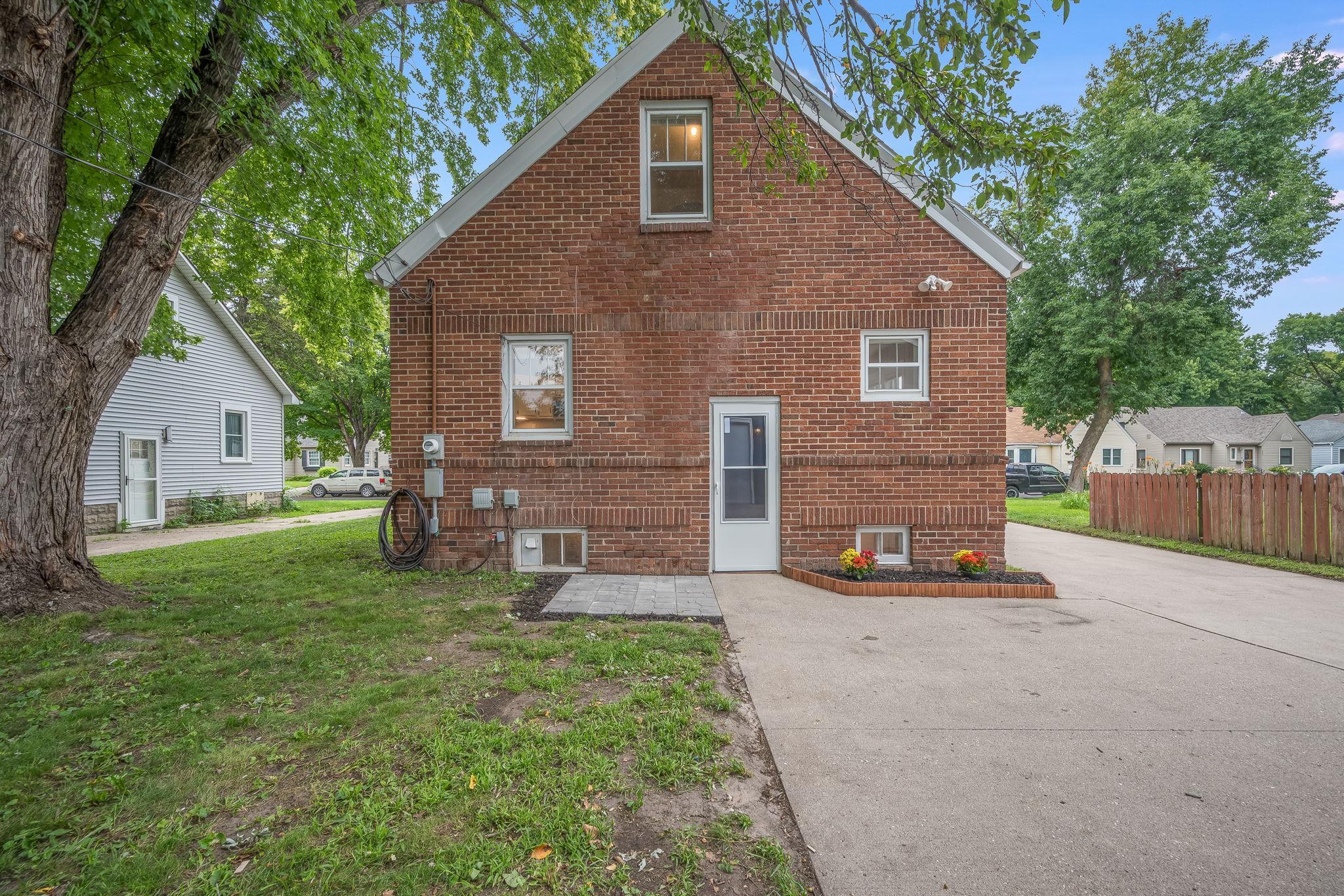 811 South Ave North Mankato MN-07.jpg