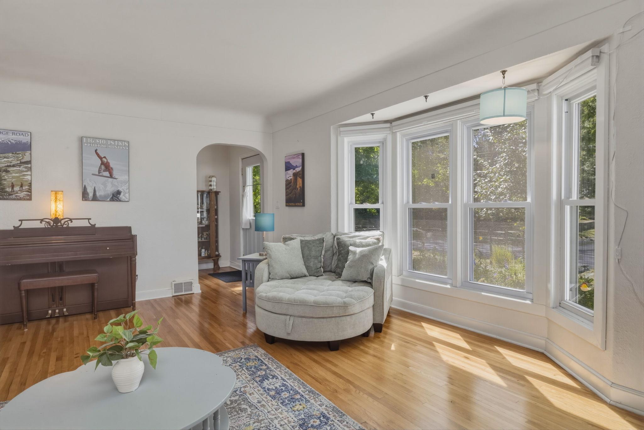 Great natural sunlight in the living room!