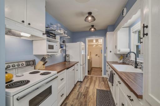 Adorable Updated Kitchen!