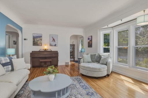 Great natural sunlight in the living room!