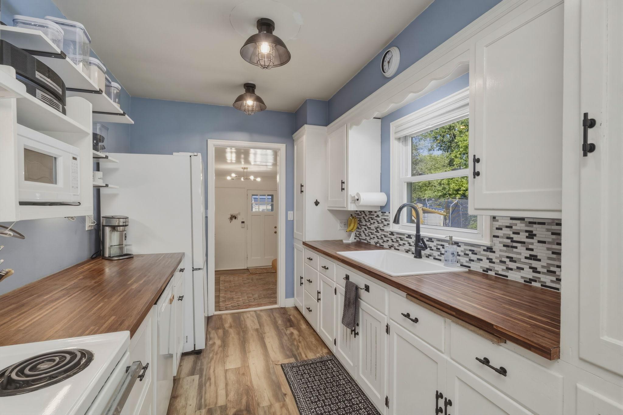 Adorable Updated Kitchen!
