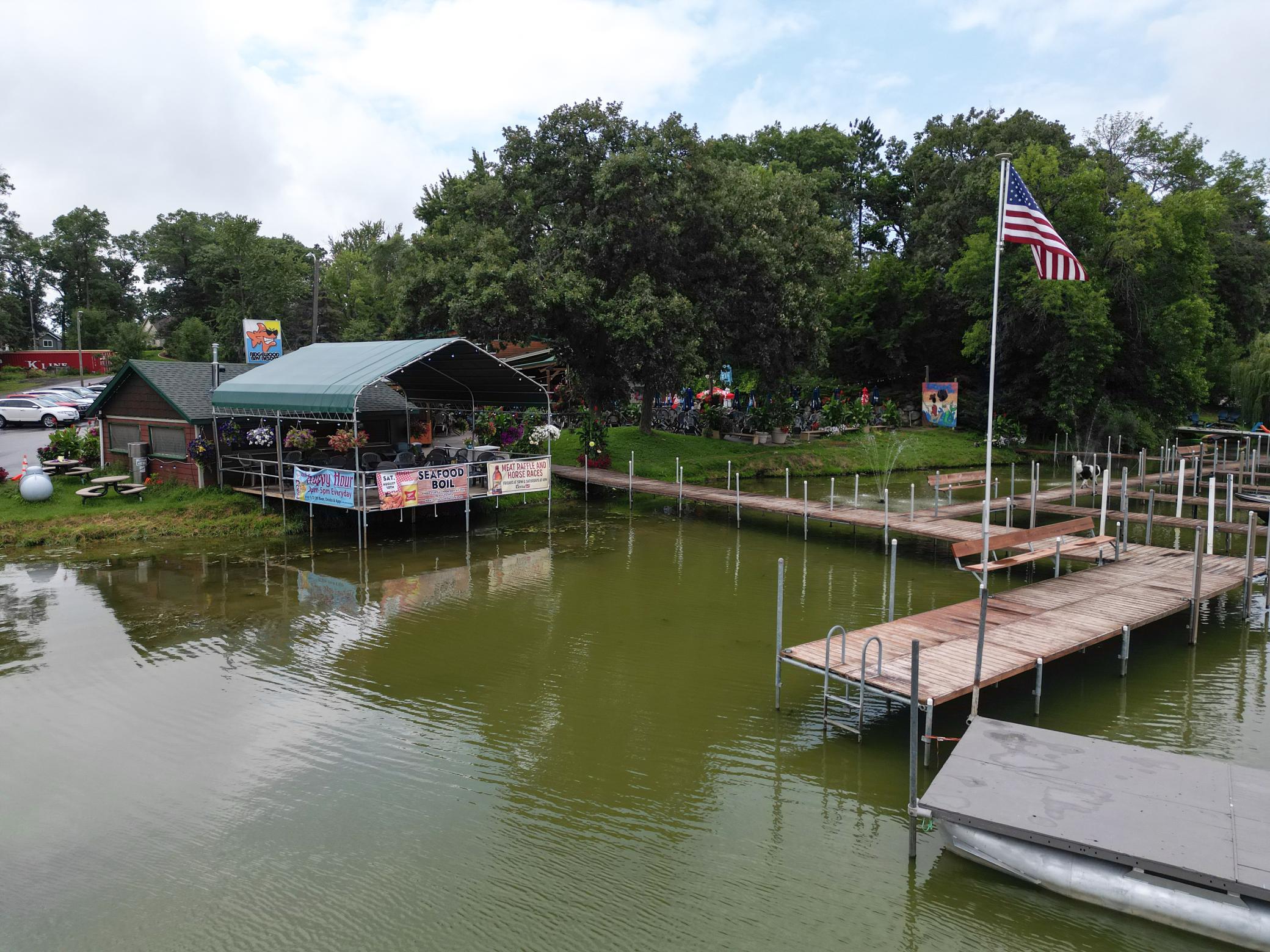 Great opportunity to enjoy a lakeside restaurant with tons of outdoor seating!