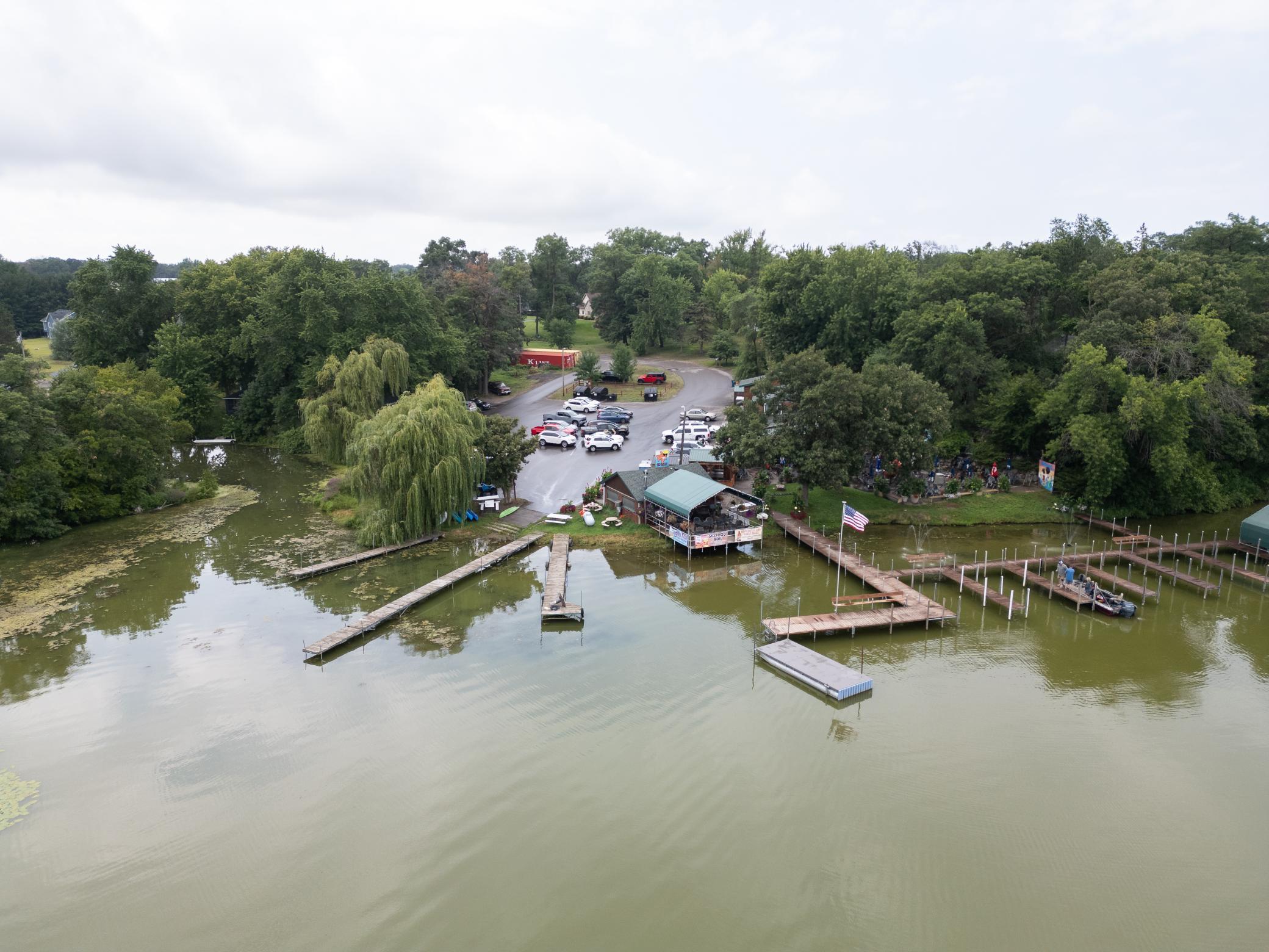 Ridgewood Bay offers plenty of boat parking, a fabulous menu, events and entertainment year round.