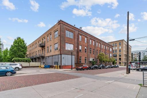 3-web-or-mls-801 N Washington Ave Exteriors-3.jpg