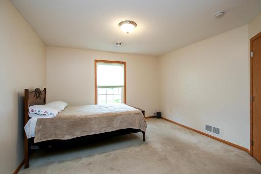Primary bedroom has freshly shampooed carpets