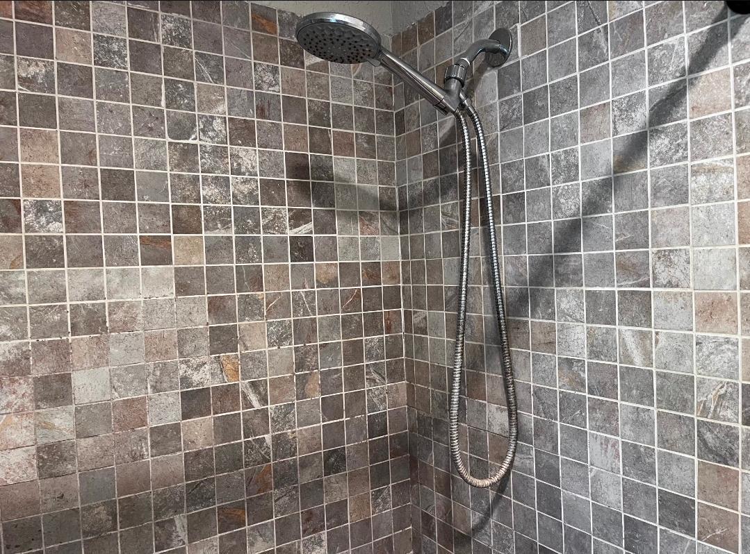 Upper level full bath