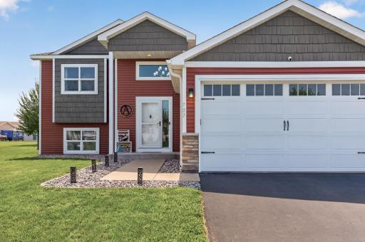 707 Greenwood Street SW, Isanti, MN 55040
