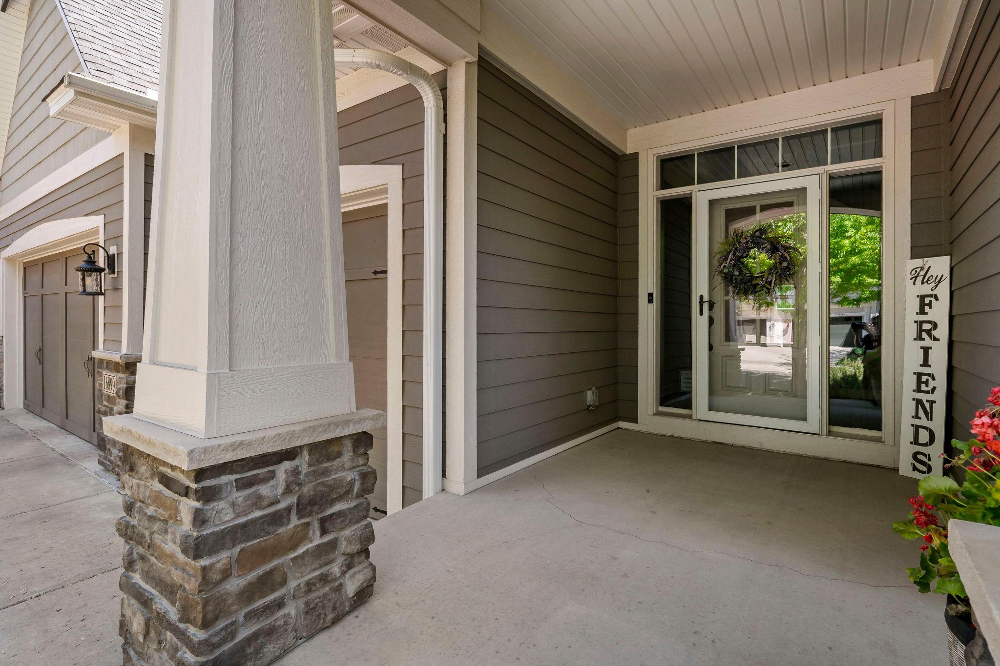 5-web-or-mls-16899 E Lake Dr Lakeville MN_0005.jpg
