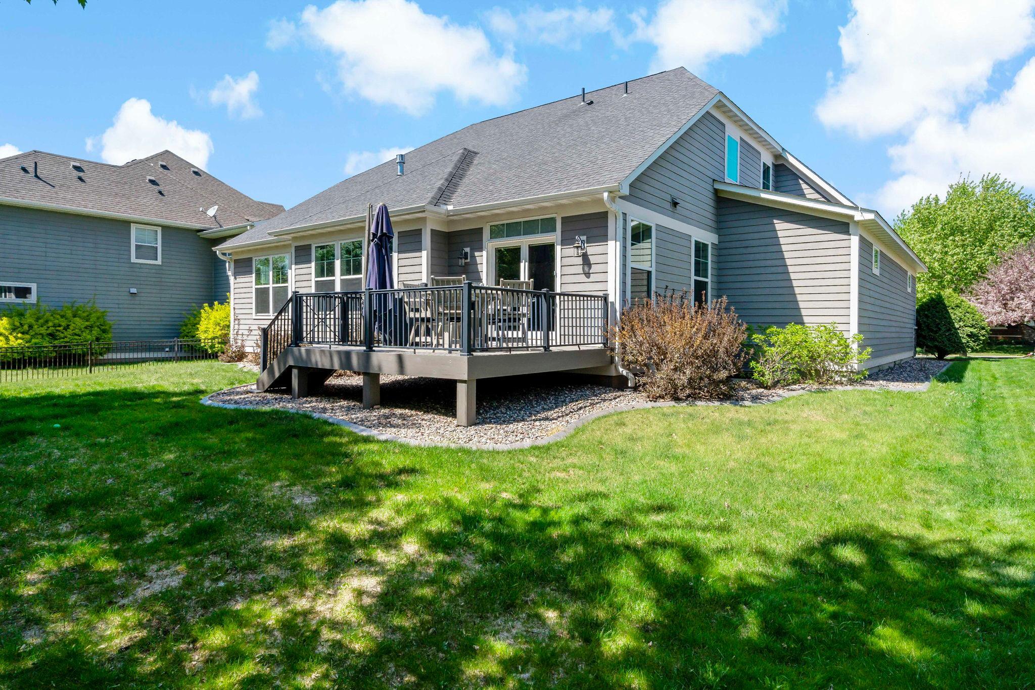 6-web-or-mls-16899 E Lake Dr Lakeville MN_0006.jpg