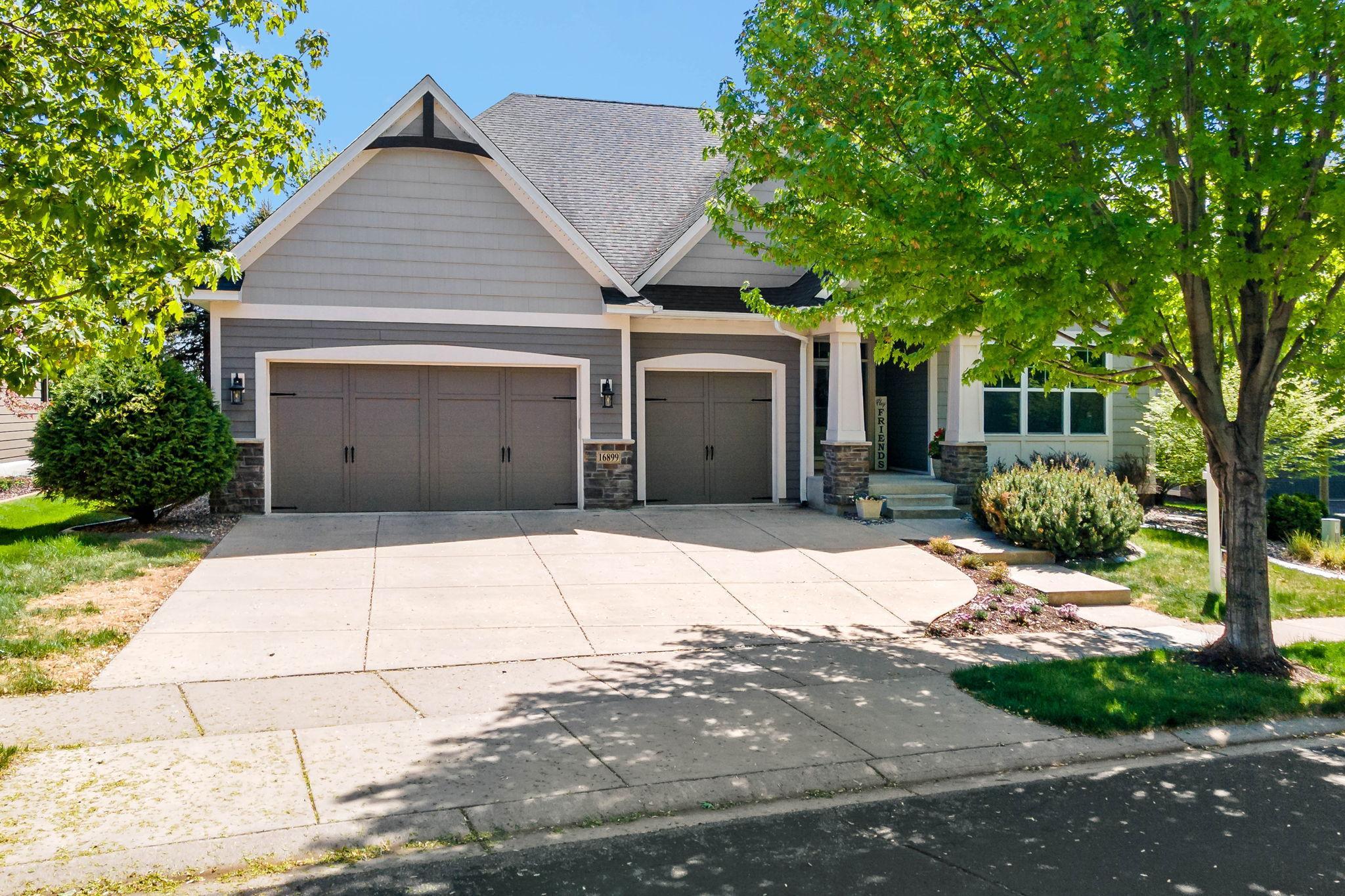 13-web-or-mls-16899 E Lake Dr Lakeville MN_0013.jpg