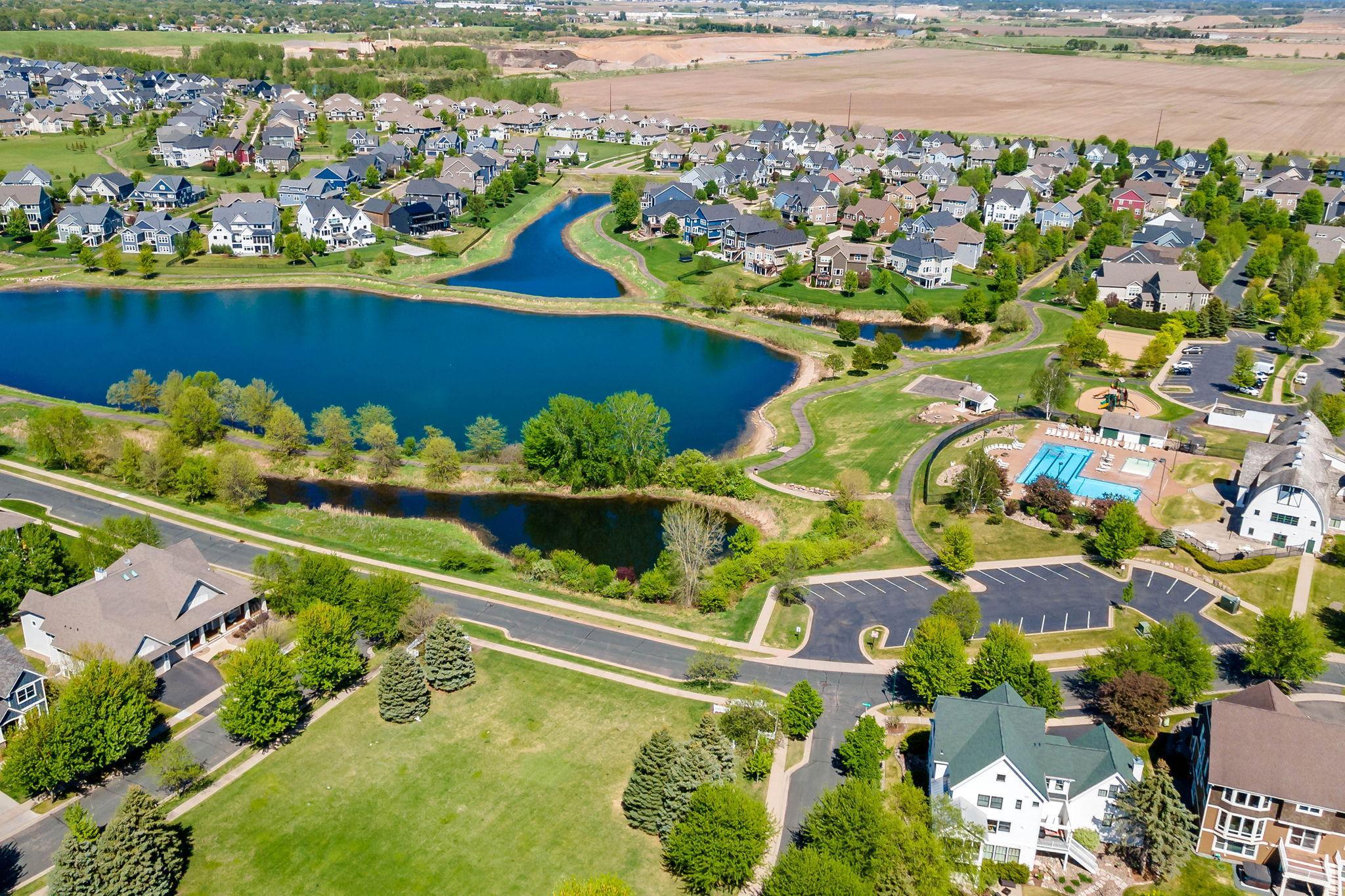 19-web-or-mls-16899 E Lake Dr Lakeville MN_0019.jpg