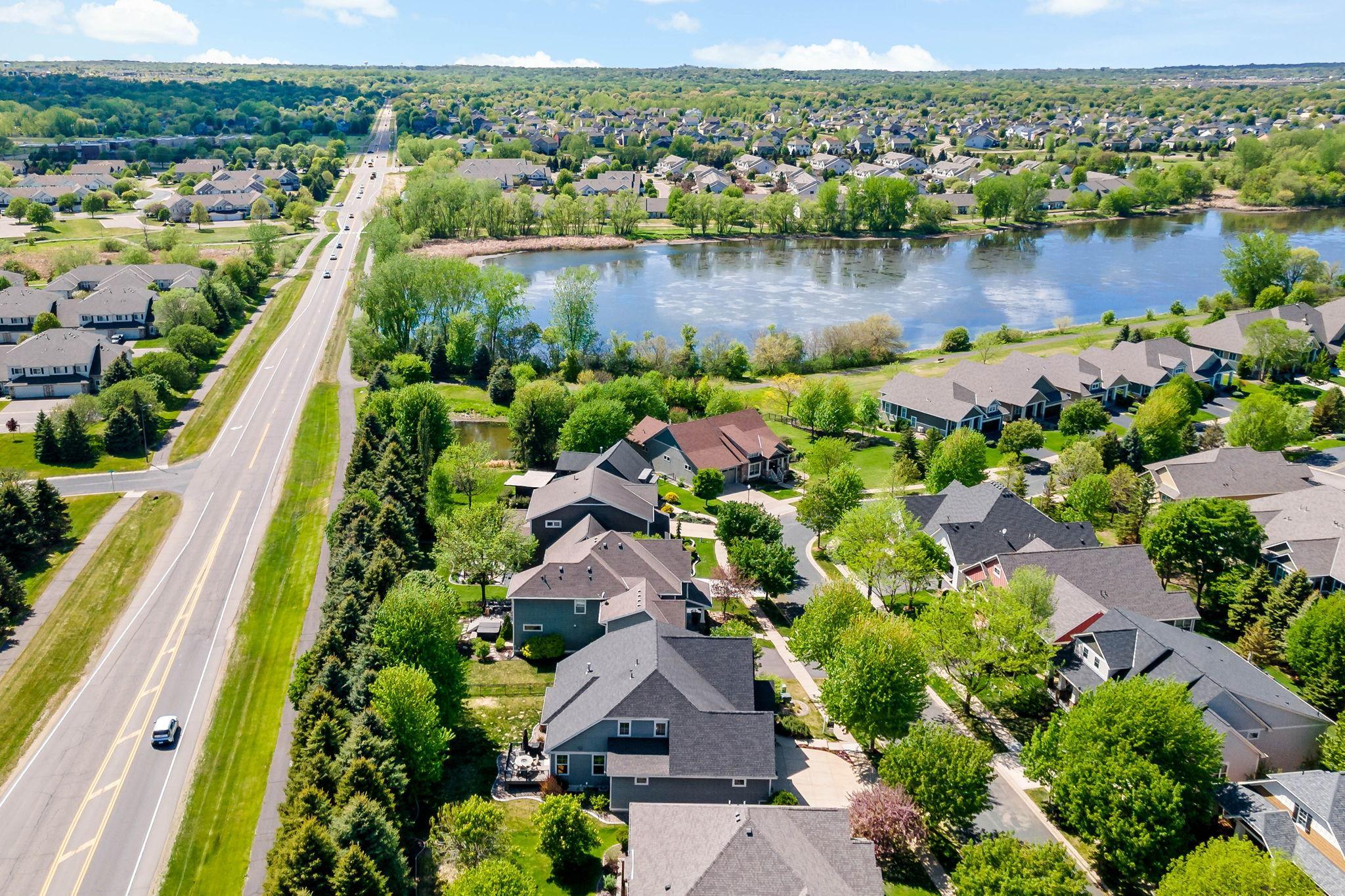 21-web-or-mls-16899 E Lake Dr Lakeville MN_0021.jpg