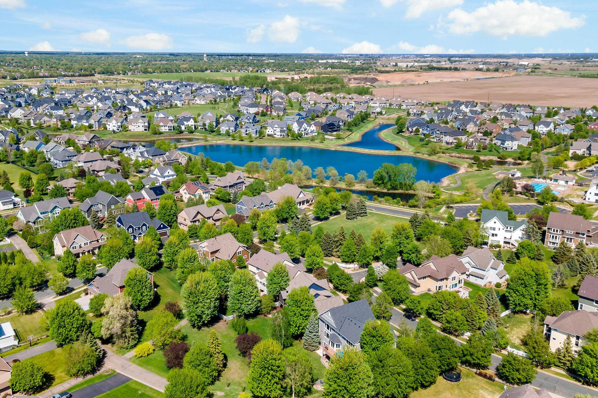 18-web-or-mls-16899 E Lake Dr Lakeville MN_0018.jpg