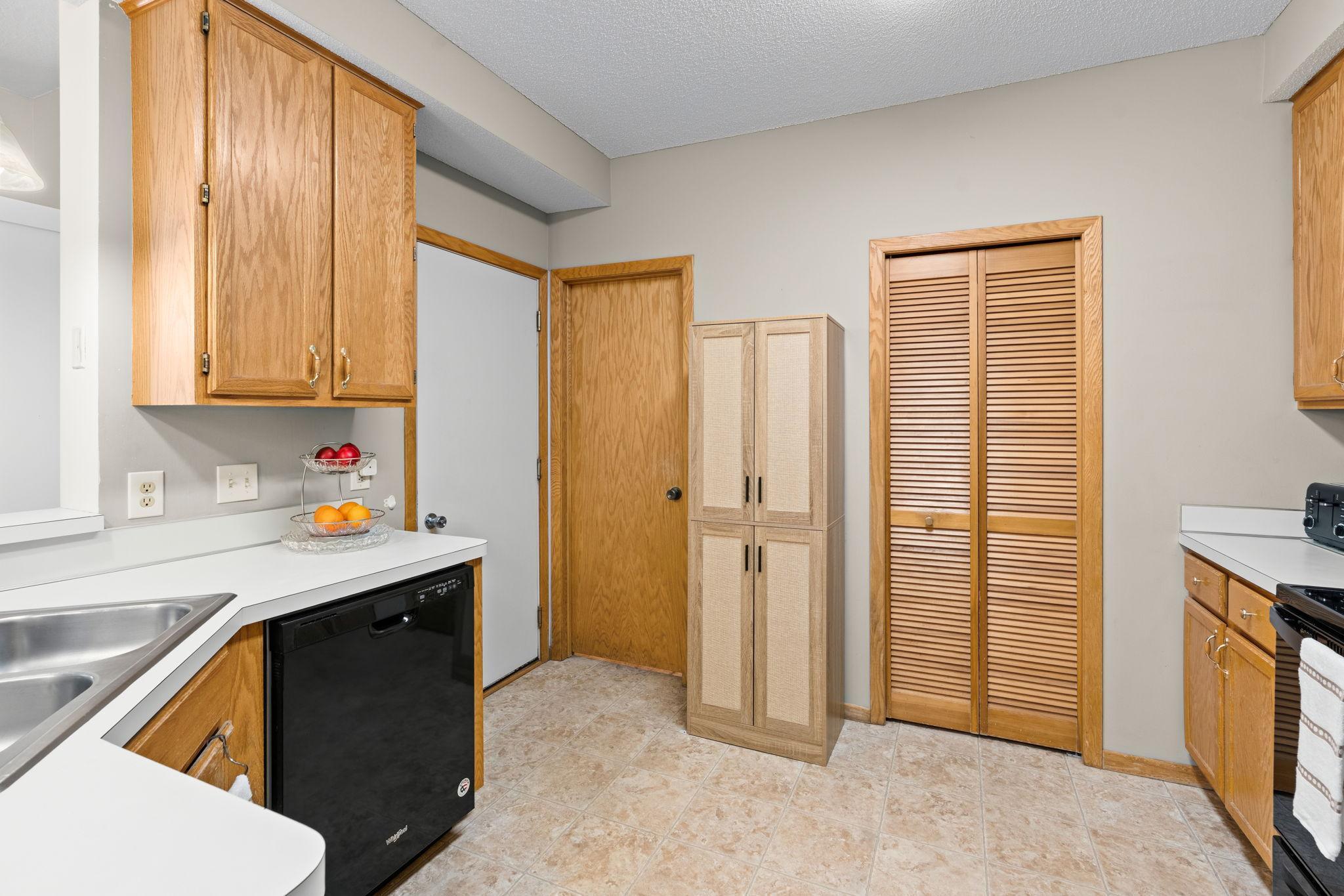 16-web-or-mls-15309 Greenhaven Ln 109-16.jpg