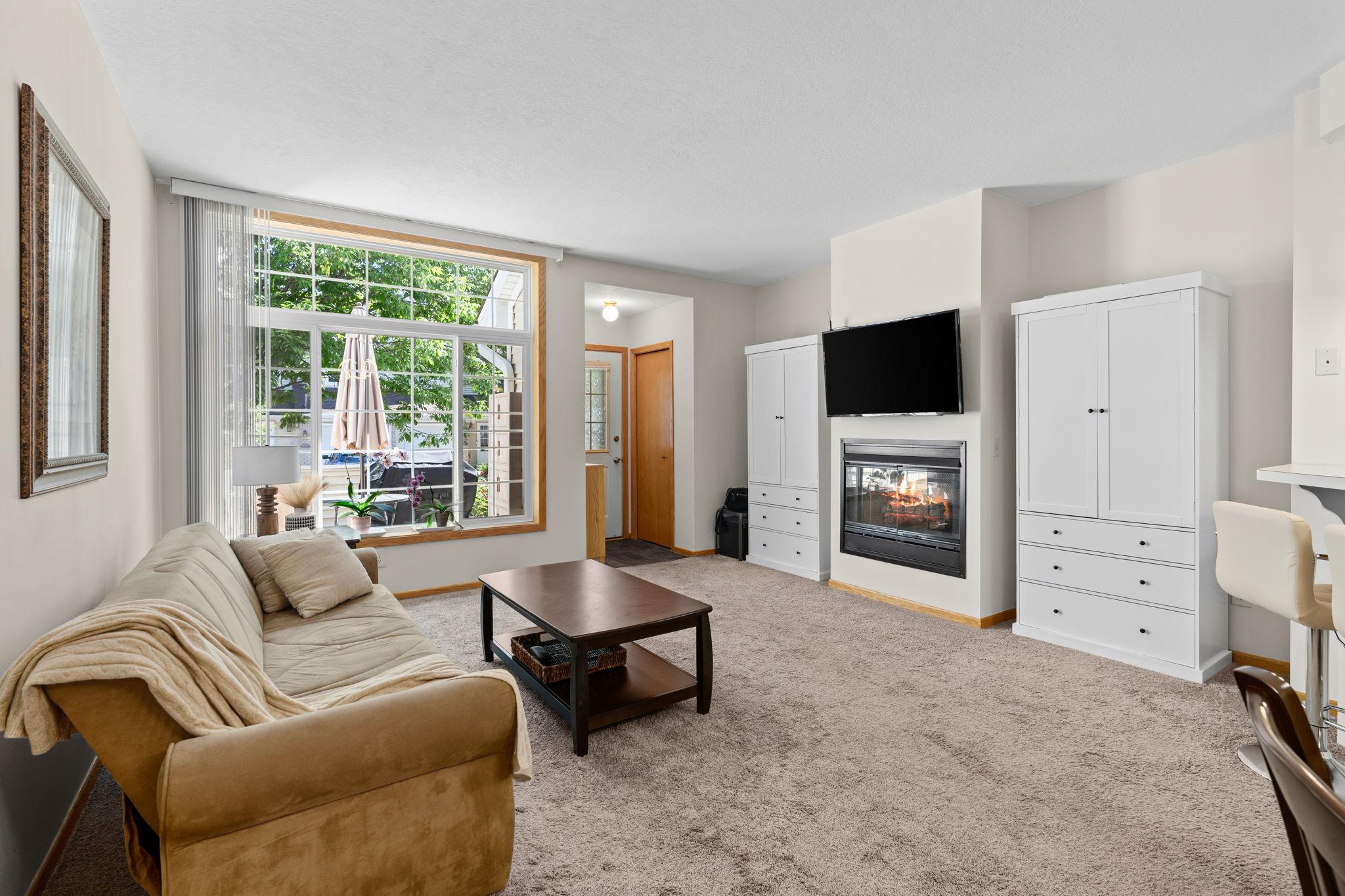8-web-or-mls-15309 Greenhaven Ln 109-8.jpg