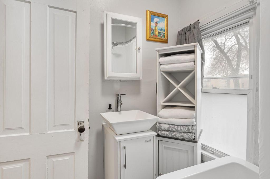 Unit 1 bathroom