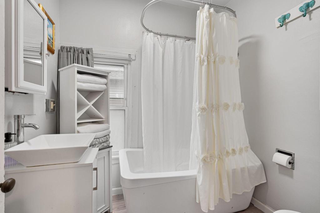 Unit 1 bathroom