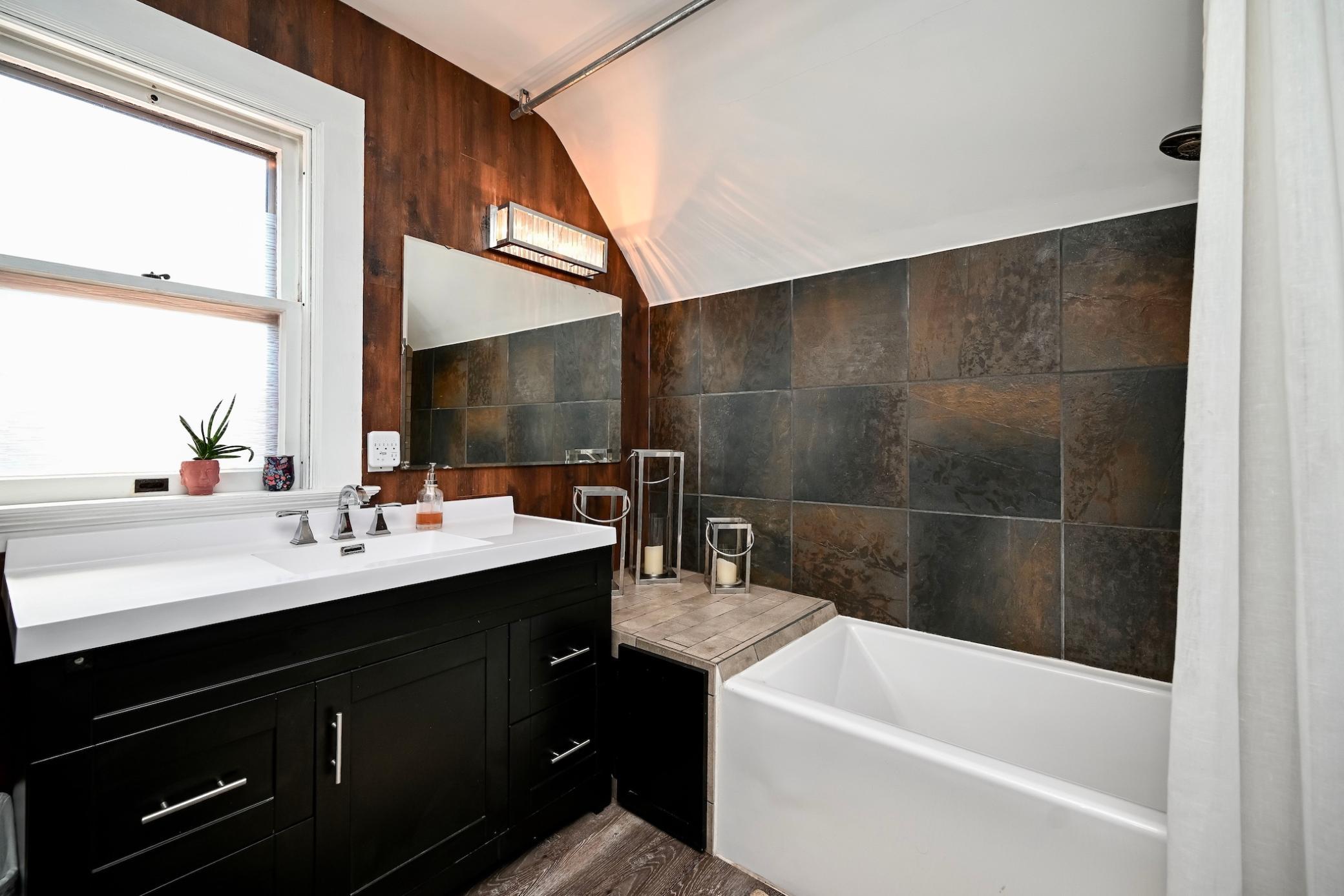 Upper-Level Full Bathroom