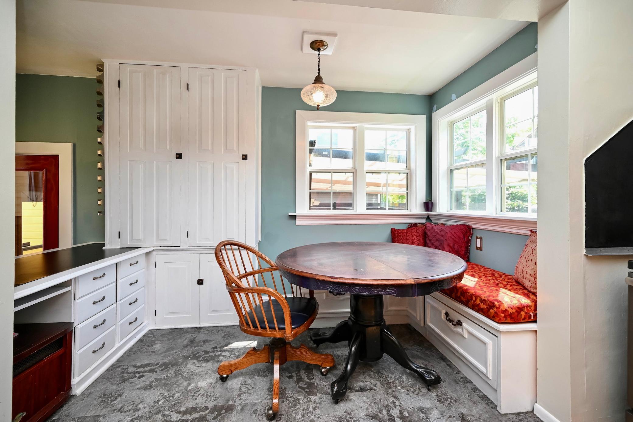 Dine-in Kitchen