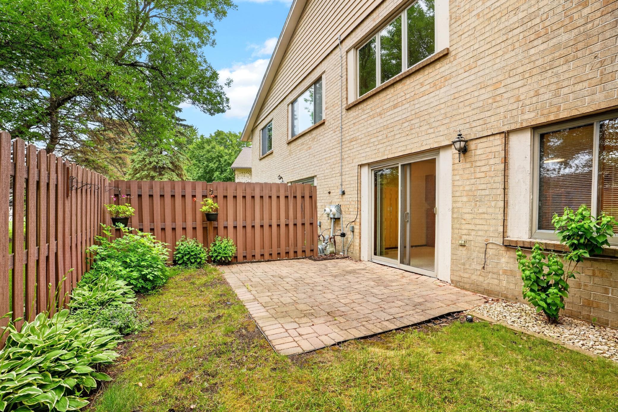 Private lower level walk out patio