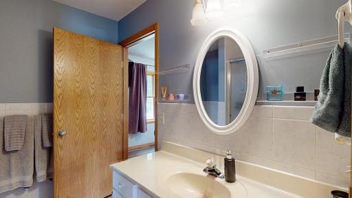 1007-Golfers-Ct-SE-Main Floor Bath.jpg