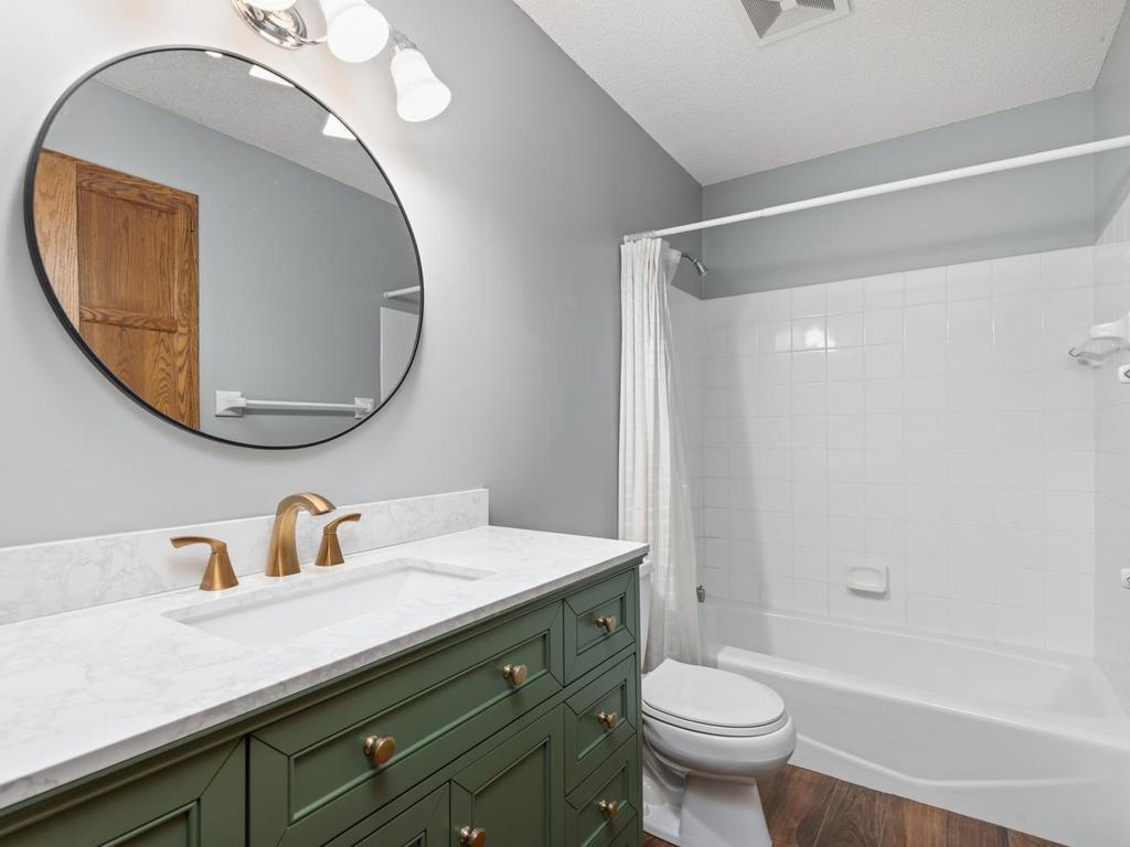 Upper Level Full Bath