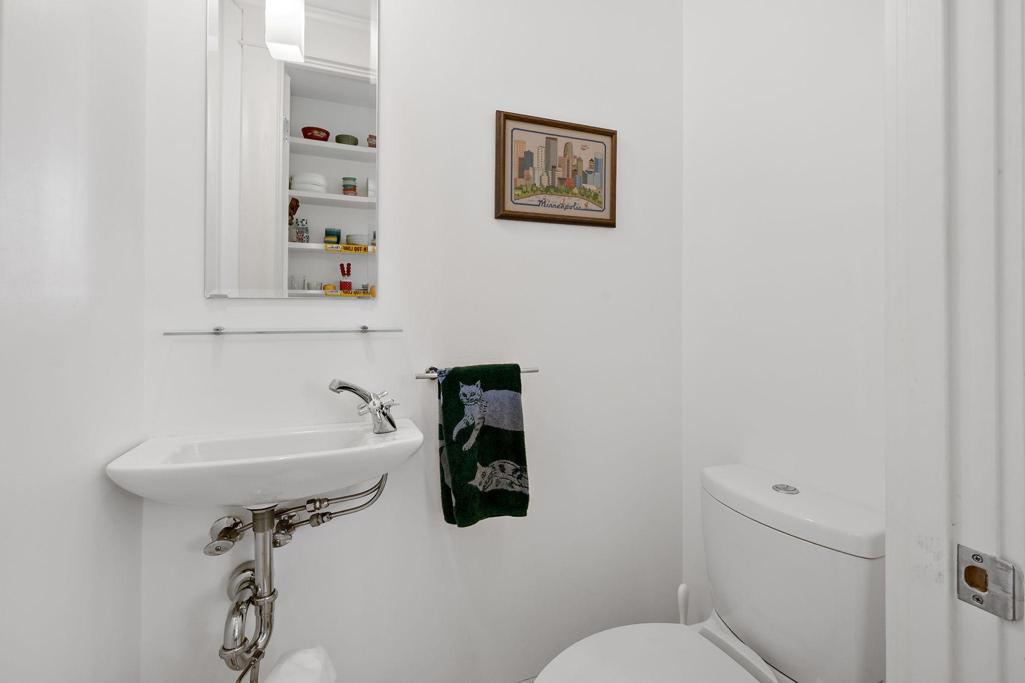 Main floor 1/2 bathroom