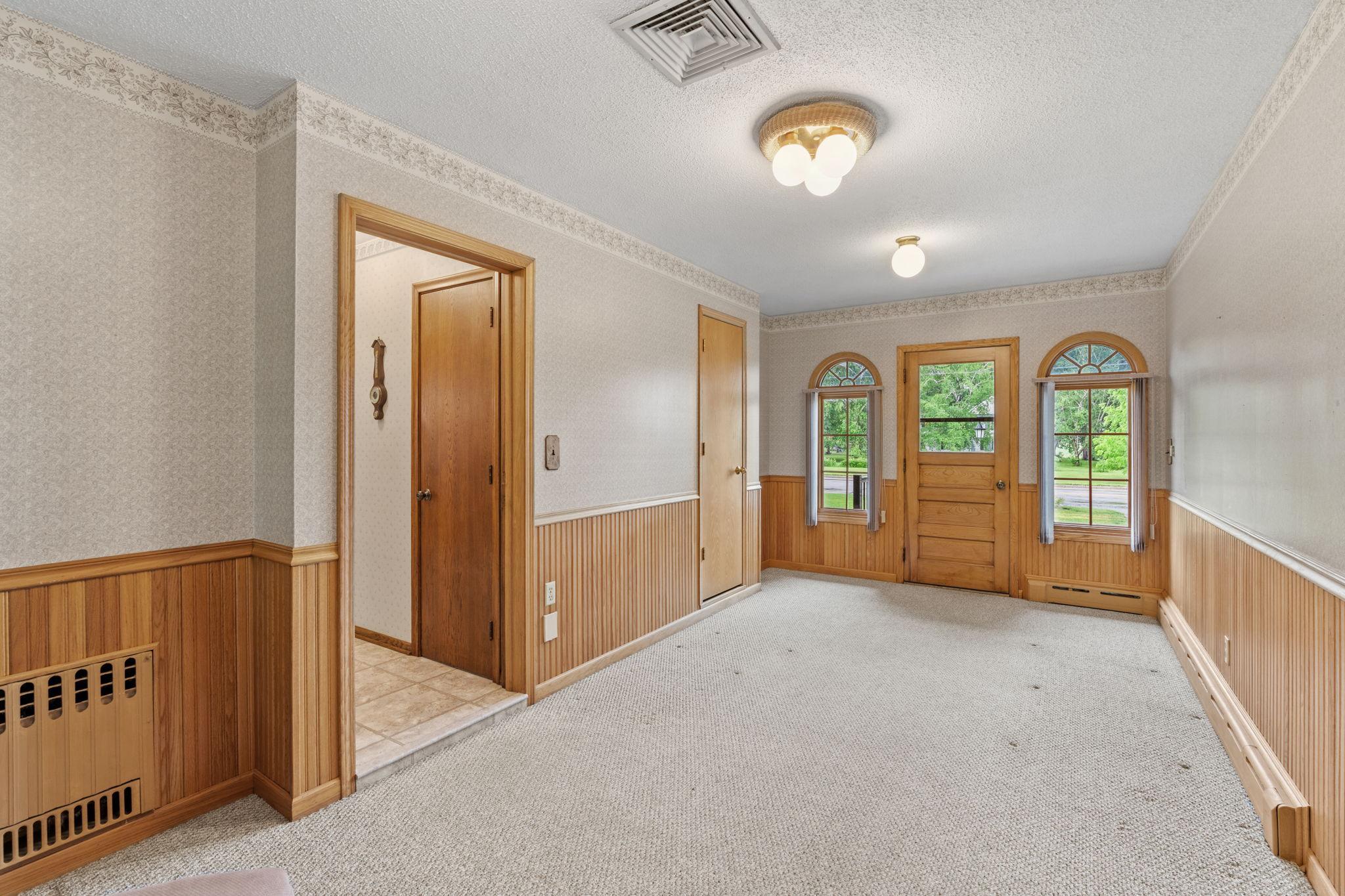 breezeway between garage and main house