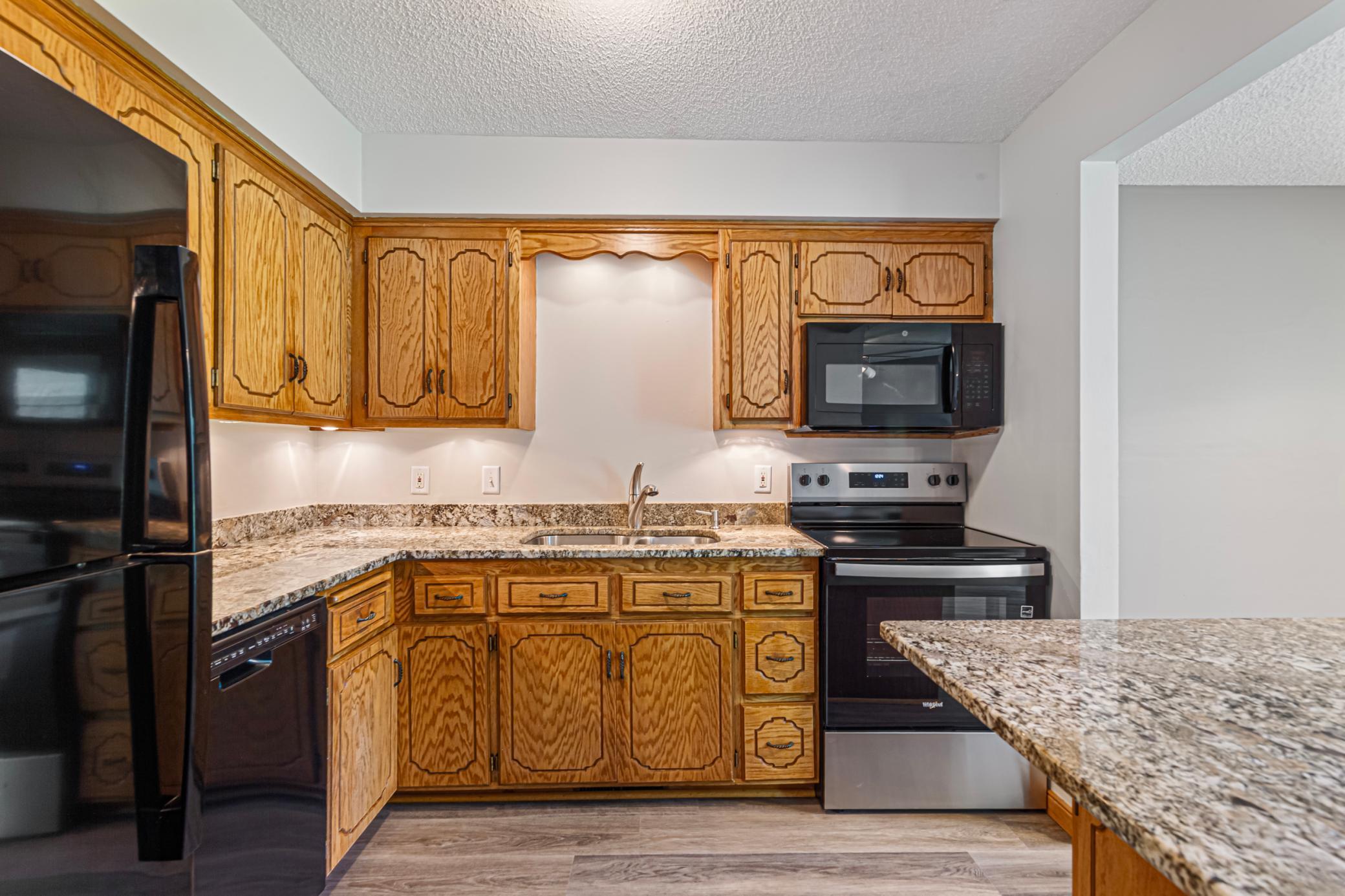 19 kitchen.jpg