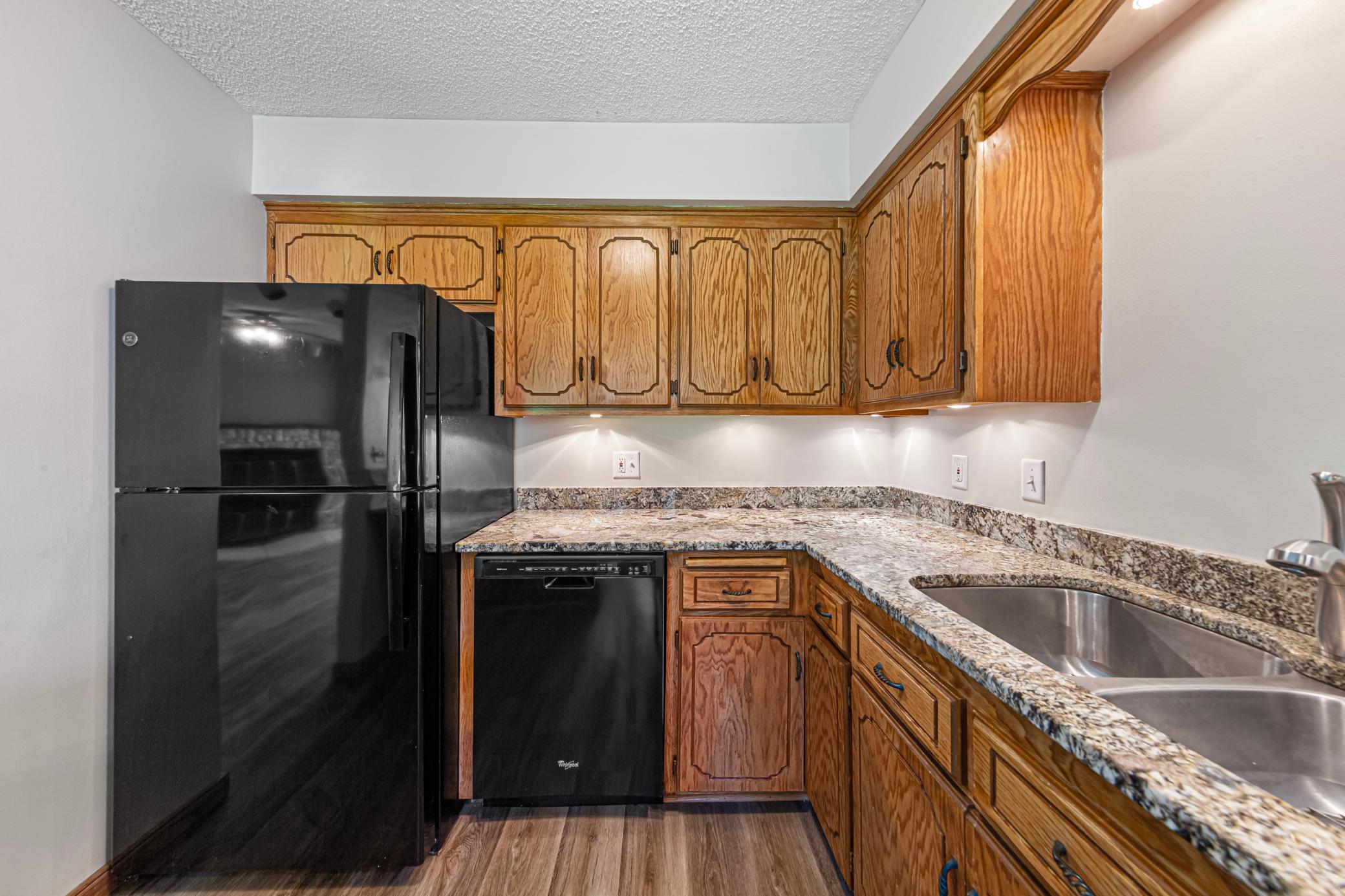 18 kitchen.jpg