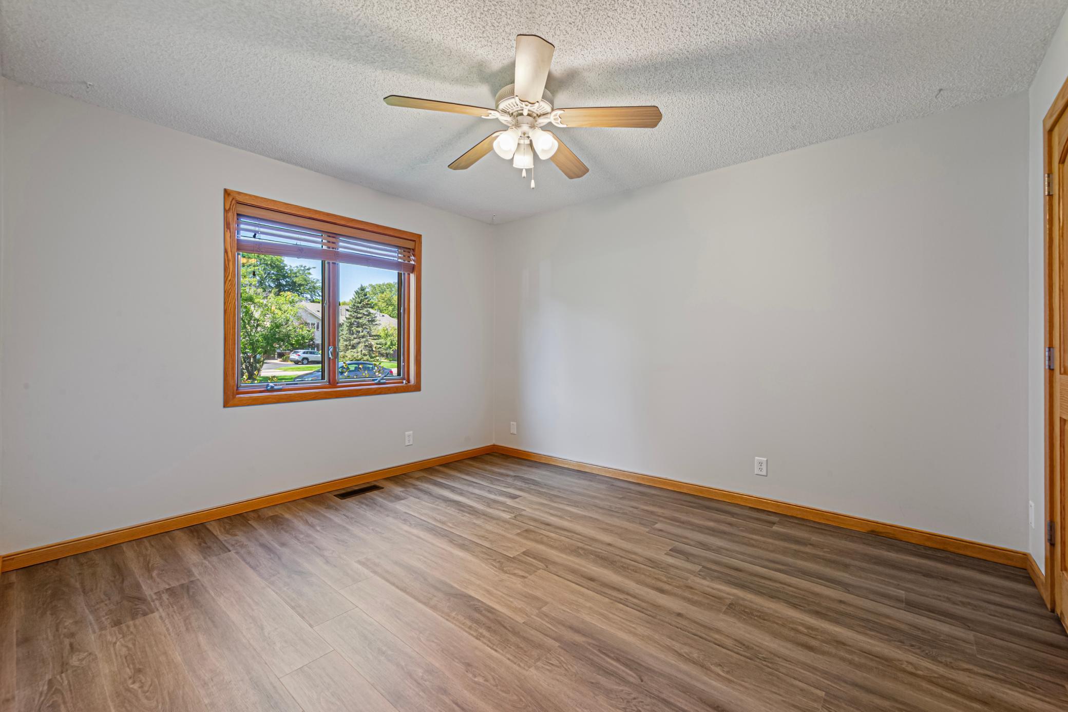 22 main bedroom.jpg