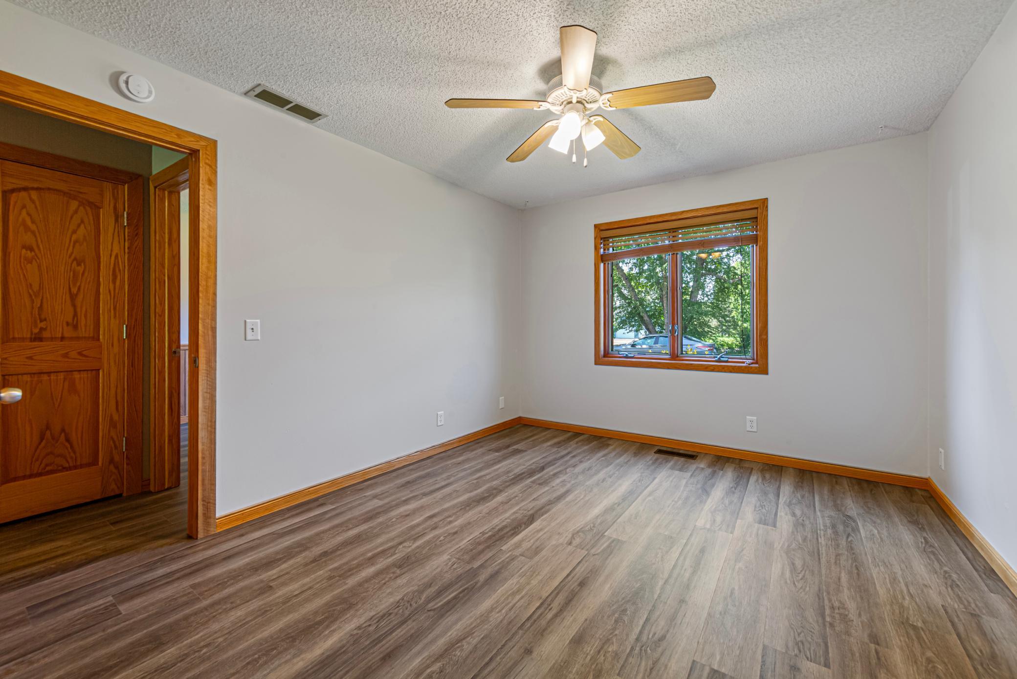 23 main bedroom.jpg