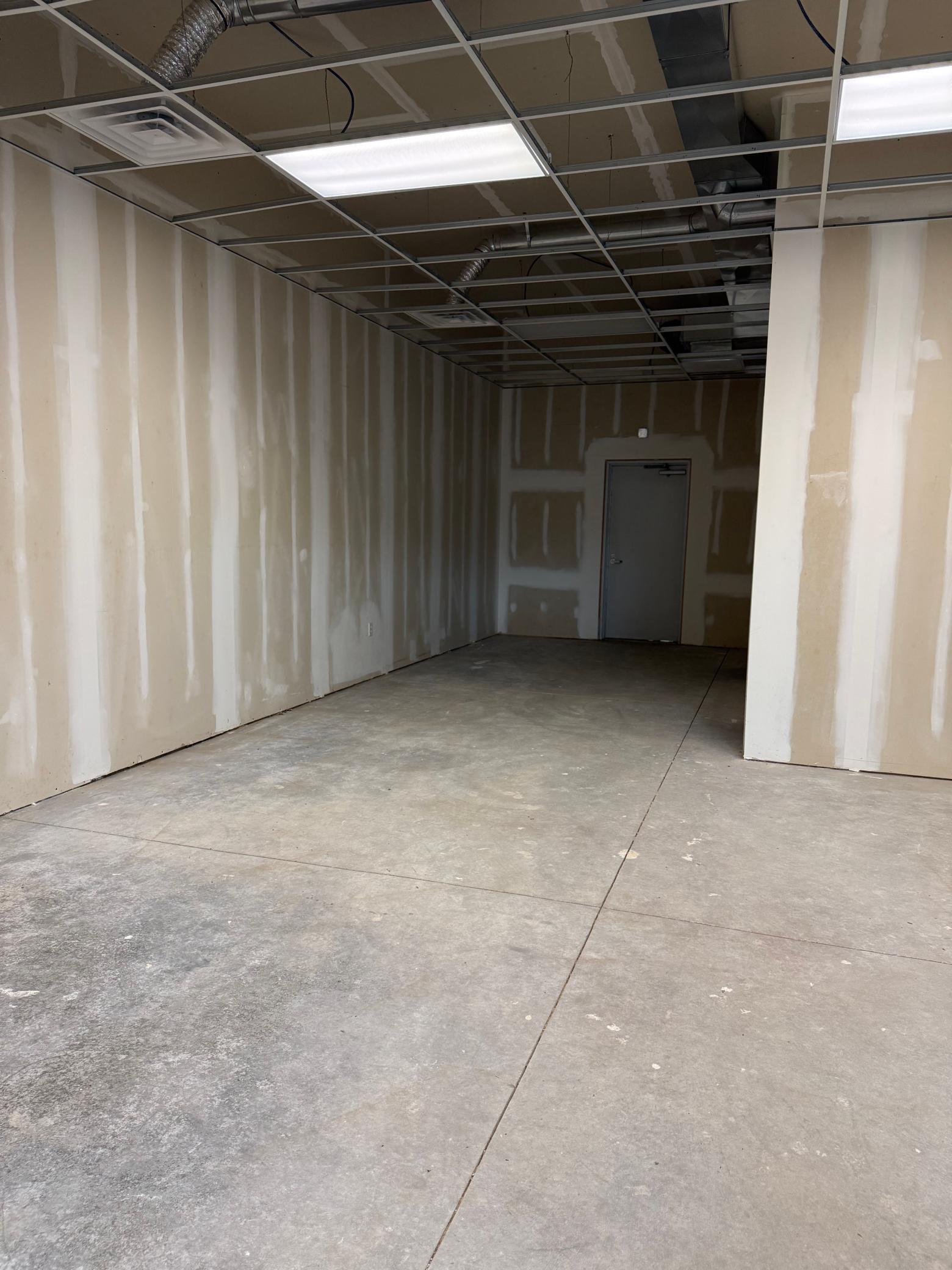 Lease space D: Middle space that would be great as office or small retail space such as tattoo shop, dispensary, boutique, specialty shop.