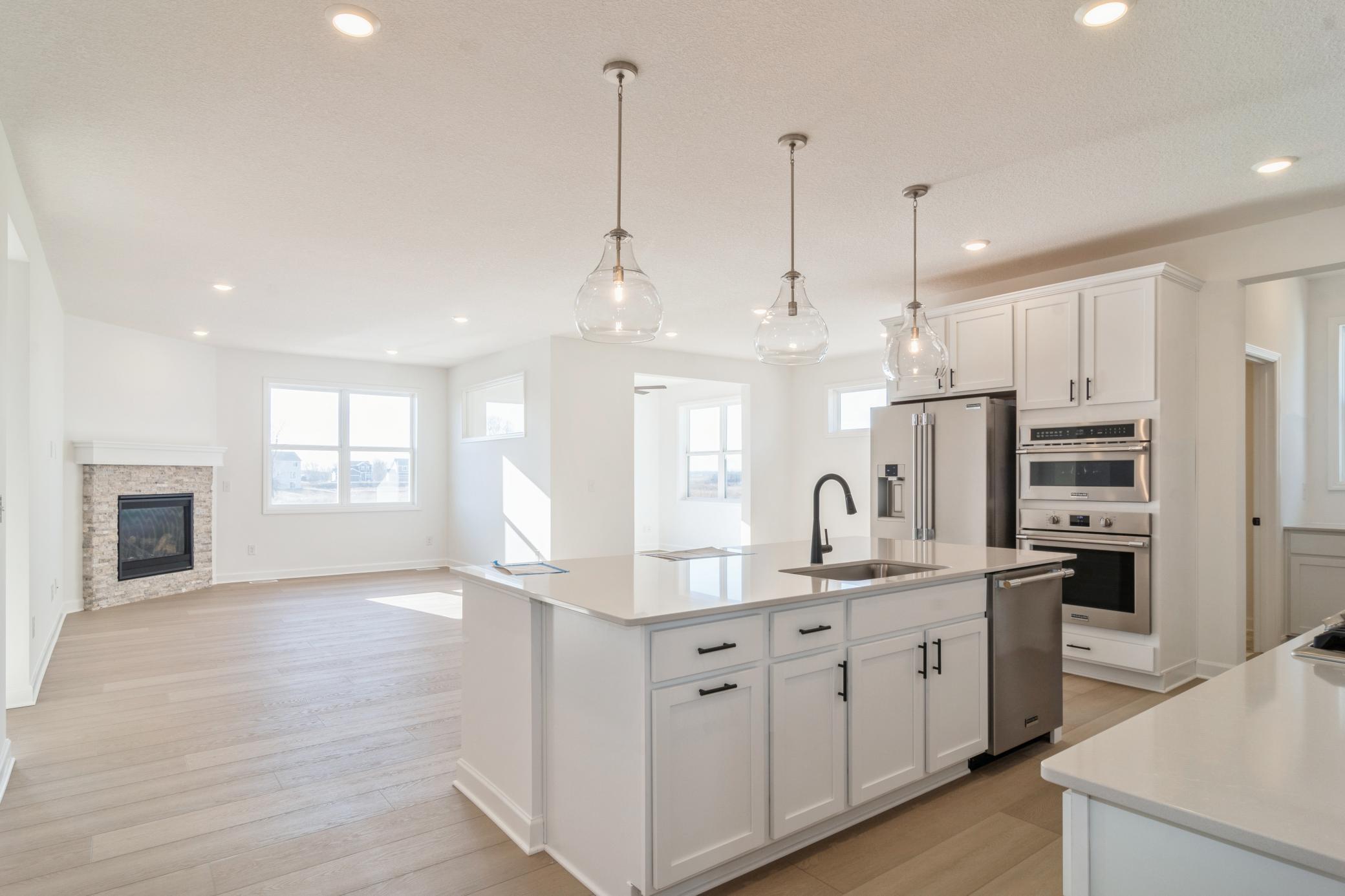(Photo of a similar home, actual finishes may vary)