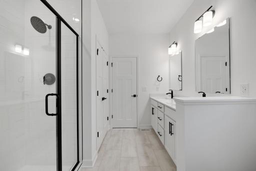 (Photo of an inventory home, actual homes finishes will vary)