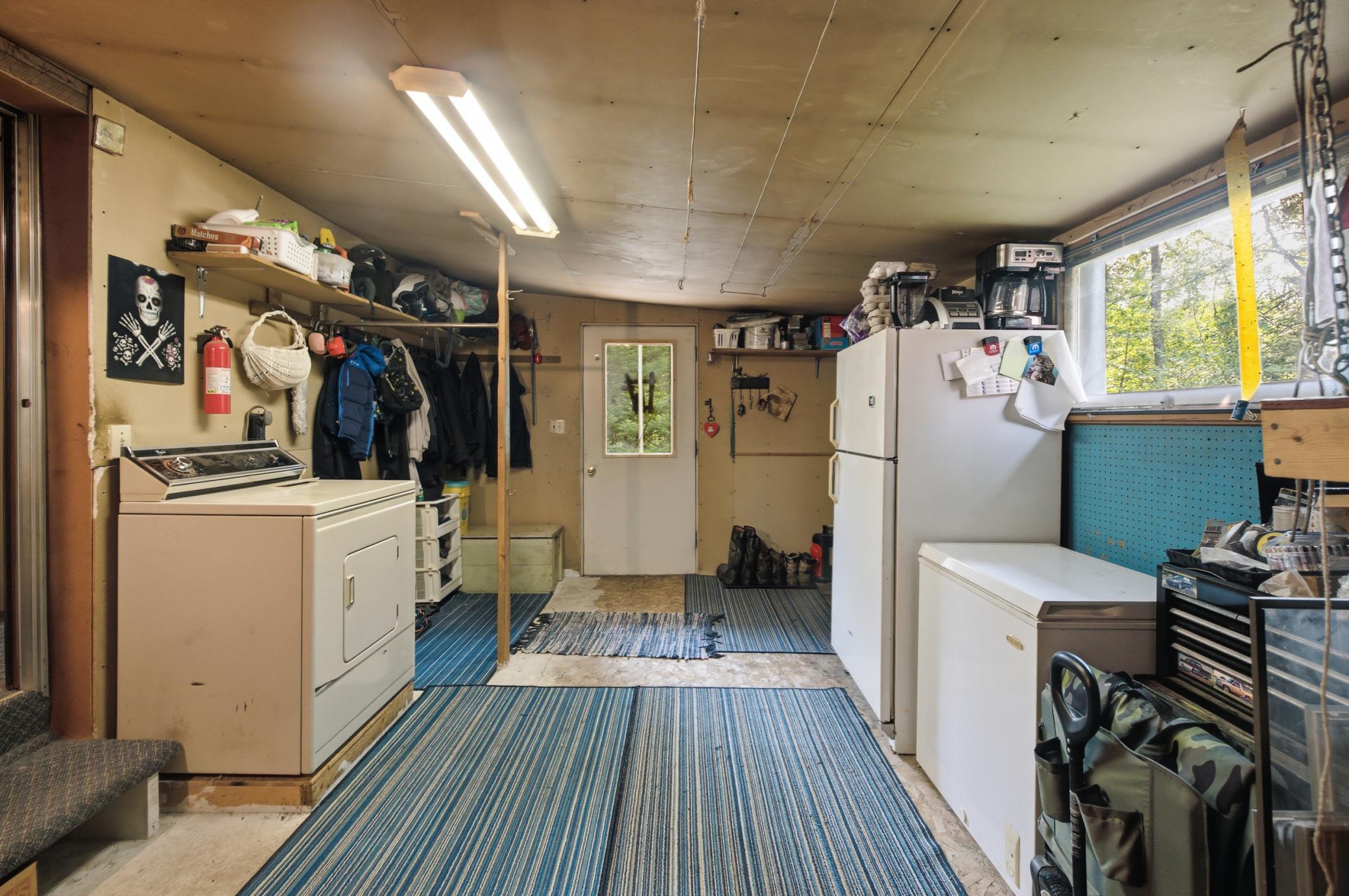 Spacious Back Entryway or Mudroom