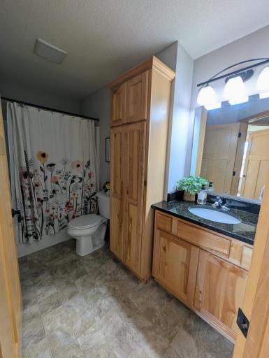 Main Floor Full Bath