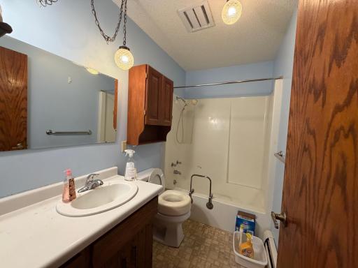 Main floor full bath