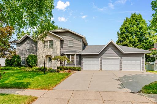 Attached 3 car garage !