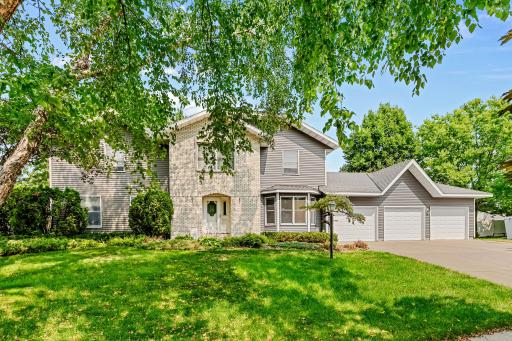 Lovely Two Story home steps from Whitney Park !