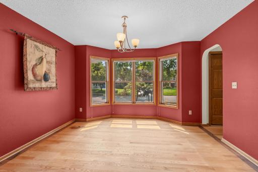 Main level dining room !