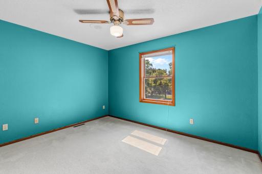 4 bedrooms on the upper level !