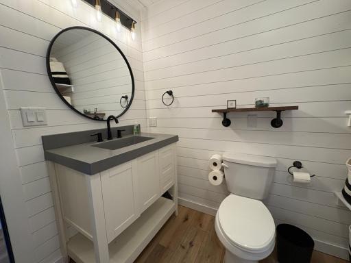 Main Full Bath.JPG