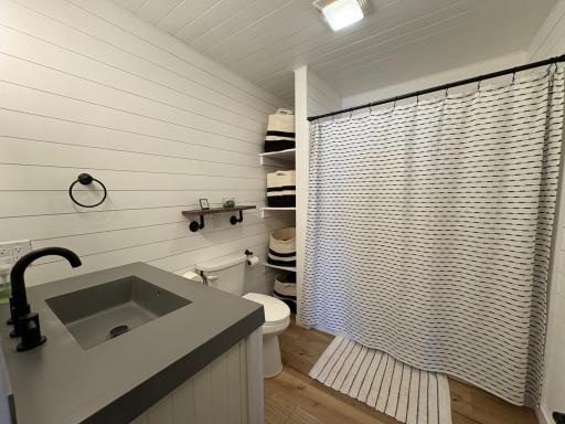 Main Full Bath.JPG