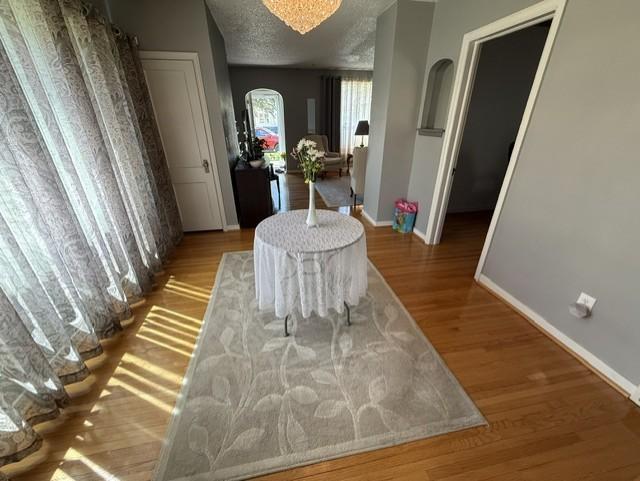 Dining room w/hardwood floors