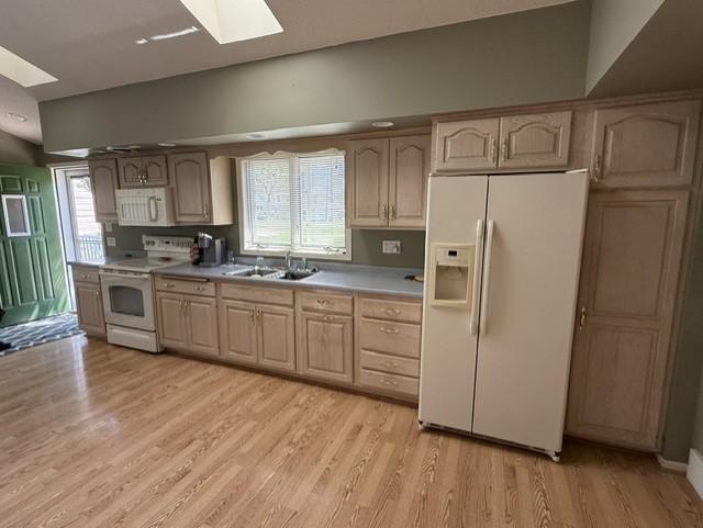 Kitchen - lovely cabinbets