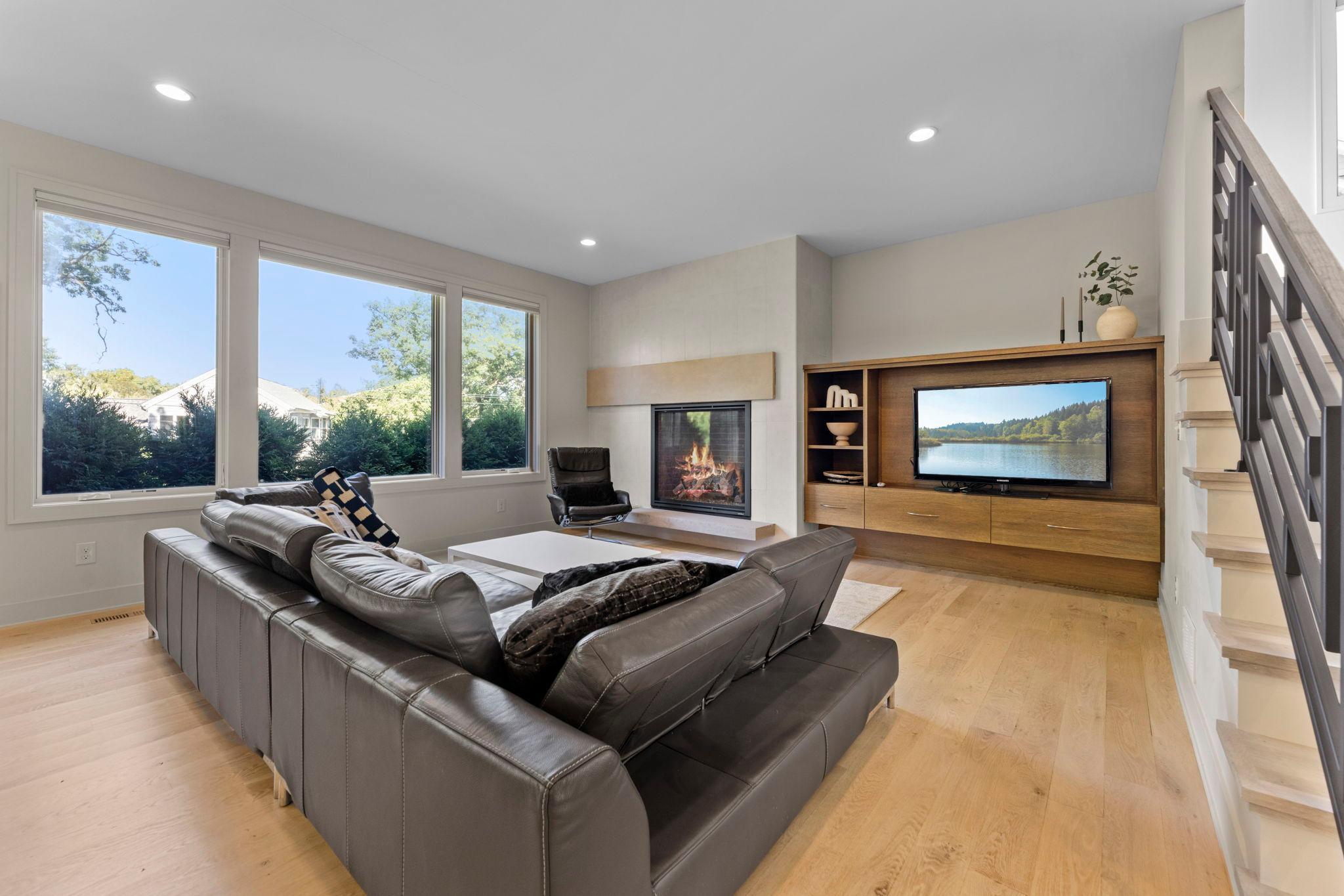 20-web-or-mls-115 Brunswick Ave N-24.jpg